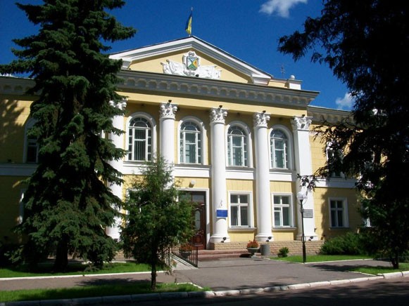 Image - Hlukhiv: the city council building.